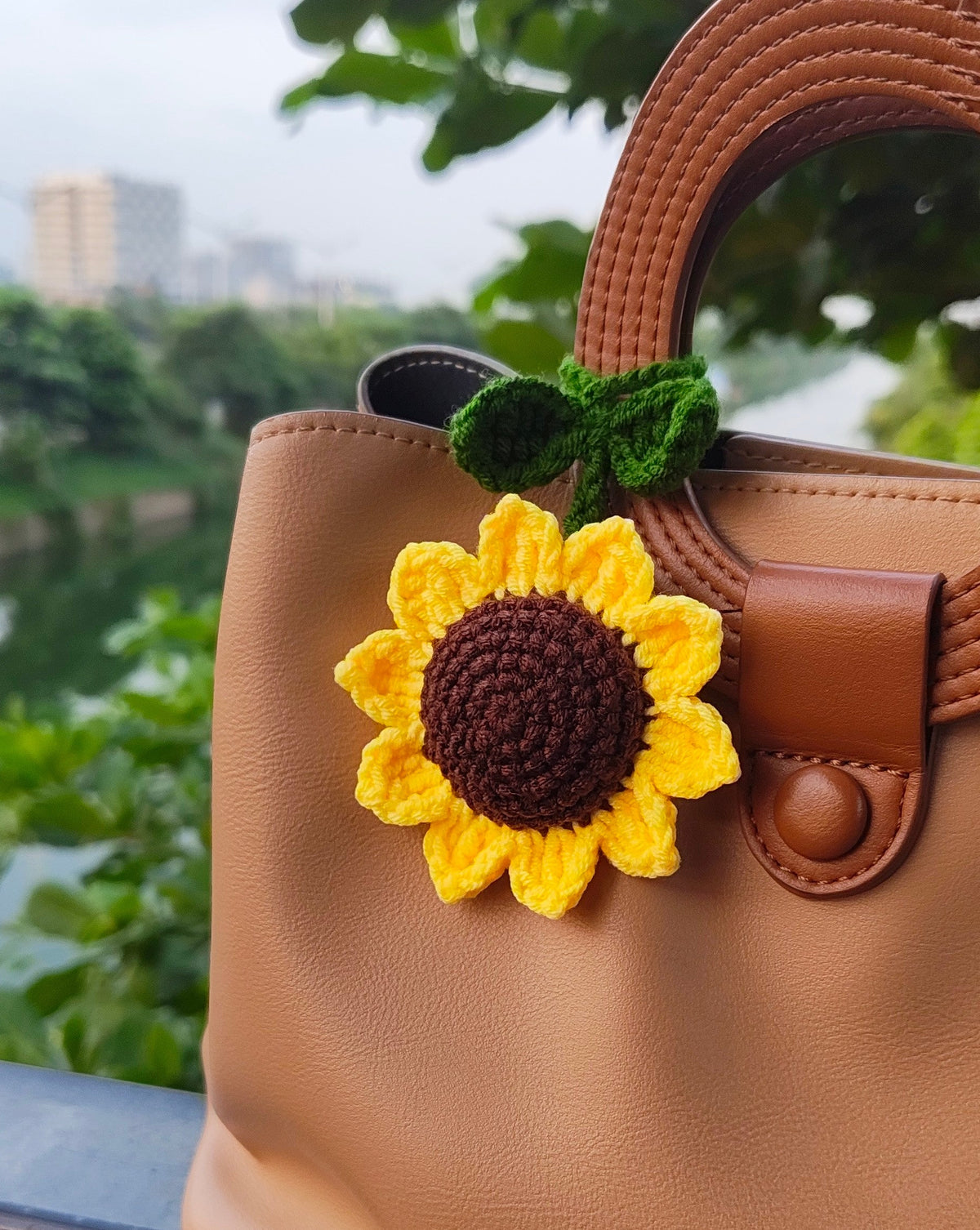 Crochet Sunflower Bag Charm – Handmade Yellow Floral Keyring for Backpacks & Purses